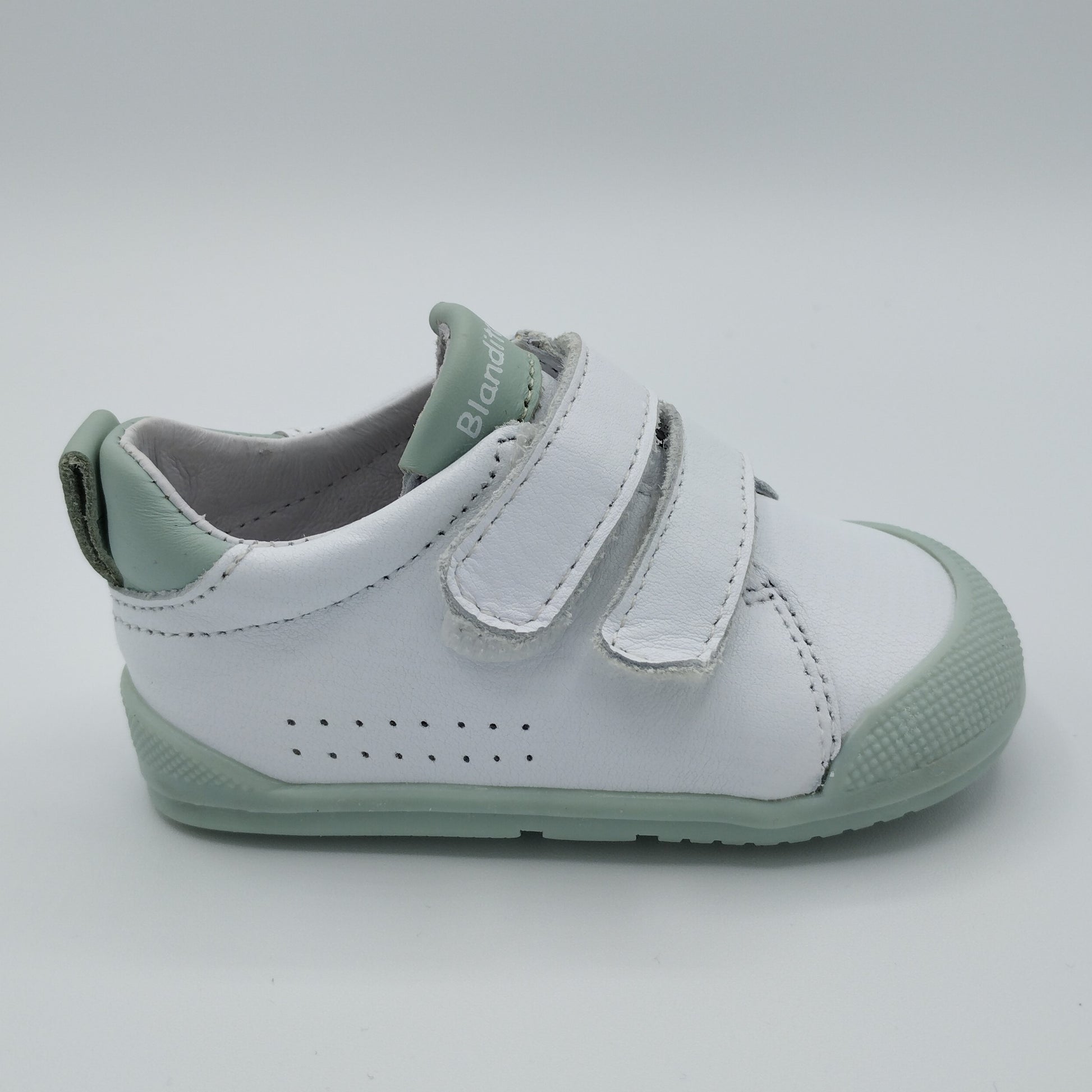 Zapatillas respetuosas niños Blanditos en color gris. Talla 25 Color  AGUAMARINA